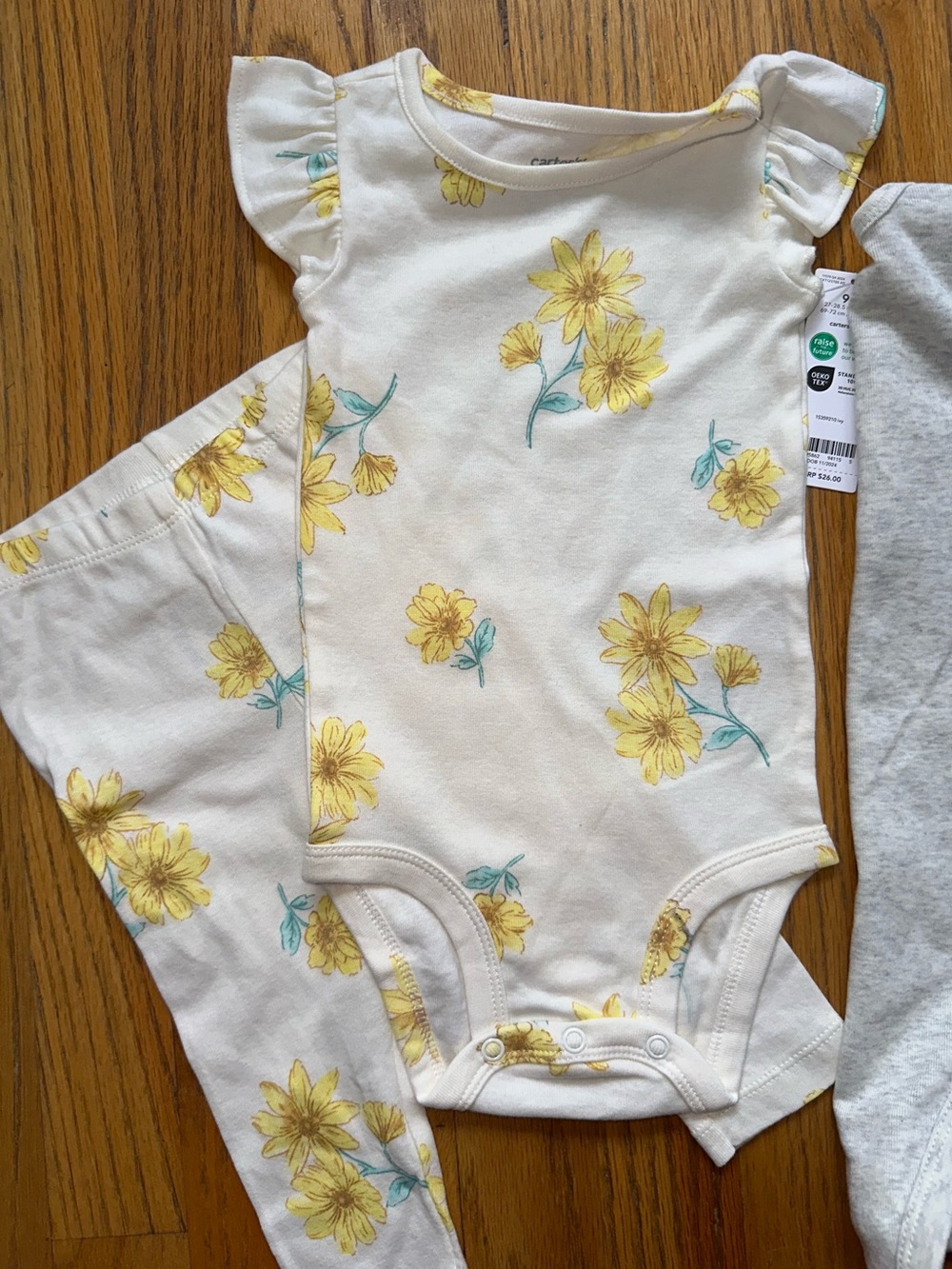Carter's Baby Girl 3-piece set - Picture 4 of 7